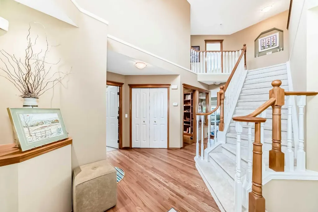 10882 Valley Ridge Drive NW Calgary AB T3B5R1