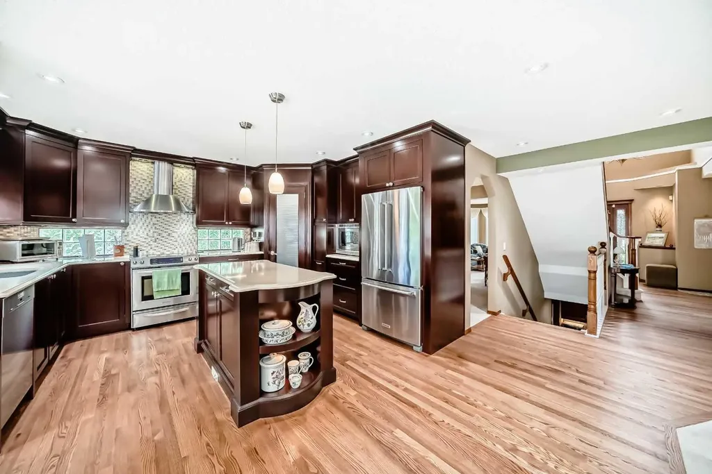 10882 Valley Ridge Drive NW Calgary AB T3B5R1