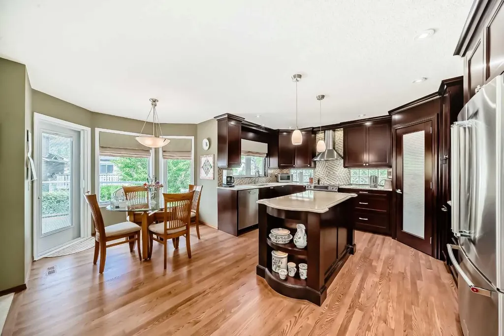 10882 Valley Ridge Drive NW Calgary AB T3B5R1