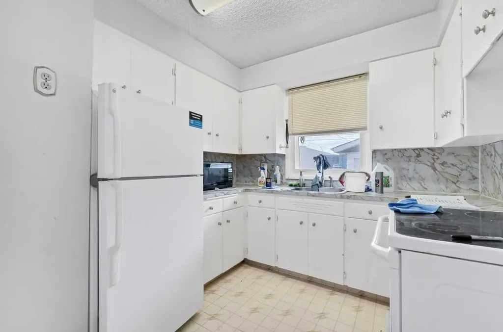 73 Mitchell Crescent NW Medicine Hat AB T1A 6V2