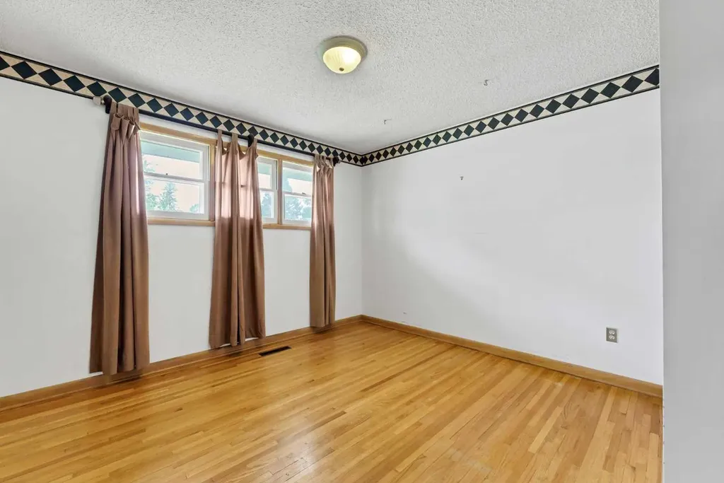 73 Mitchell Crescent NW Medicine Hat AB T1A 6V2