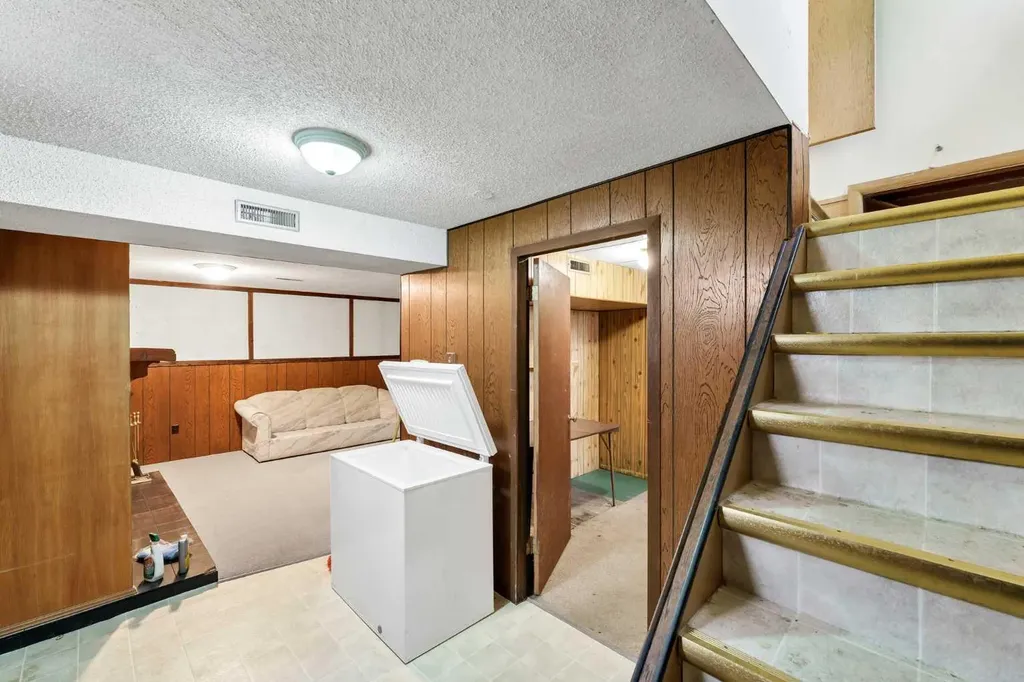 73 Mitchell Crescent NW Medicine Hat AB T1A 6V2