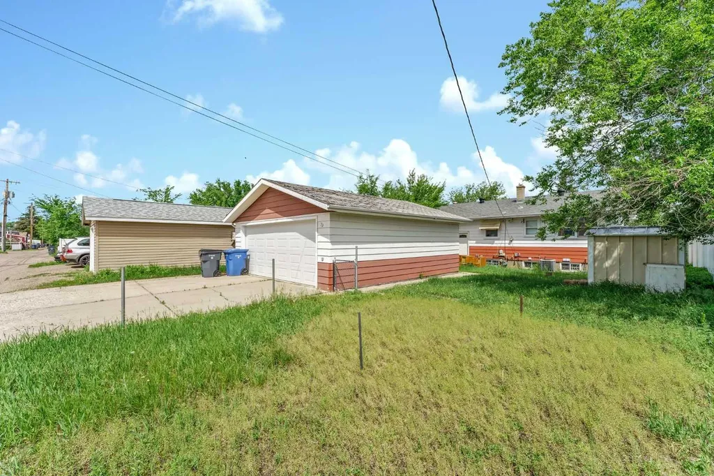 73 Mitchell Crescent NW Medicine Hat AB T1A 6V2