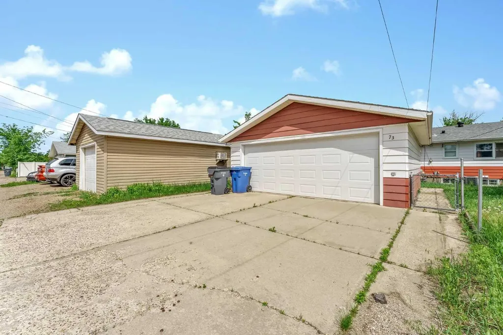 73 Mitchell Crescent NW Medicine Hat AB T1A 6V2