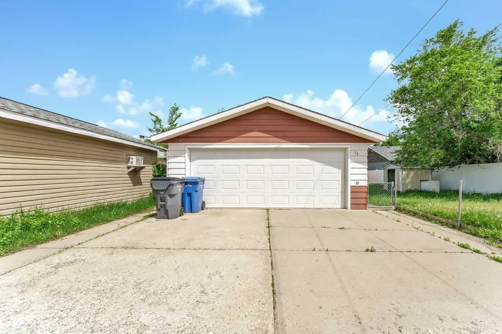73 Mitchell Crescent NW Medicine Hat AB T1A 6V2
