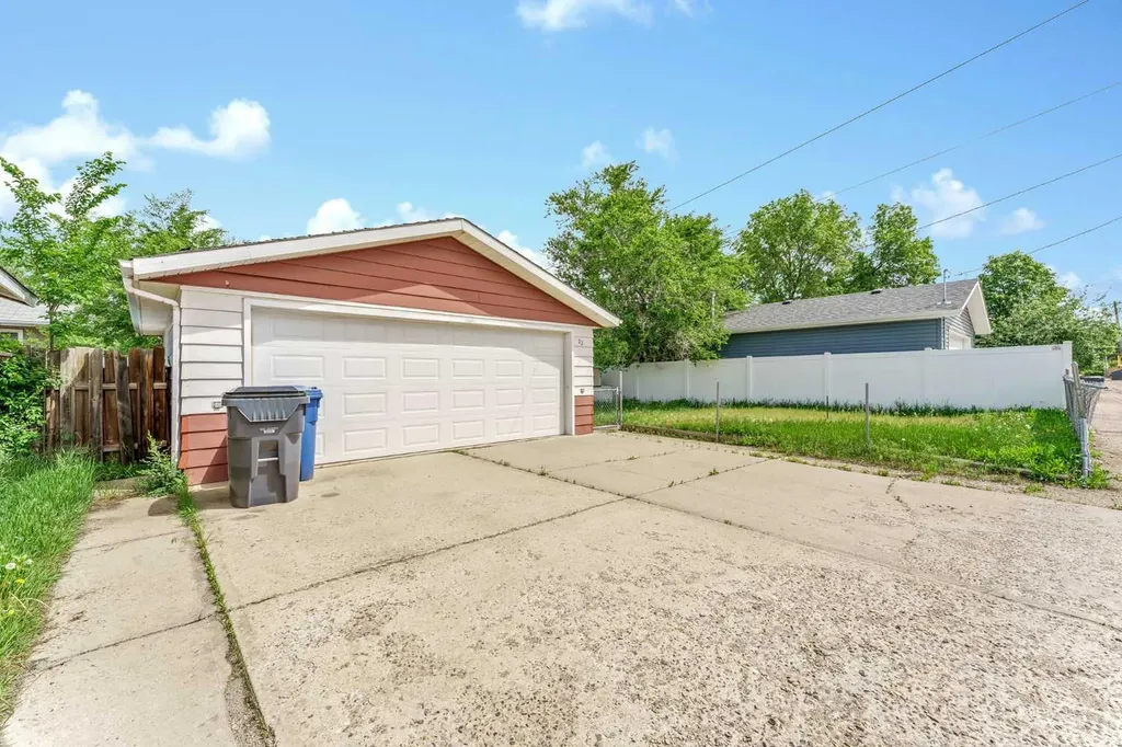73 Mitchell Crescent NW Medicine Hat AB T1A 6V2