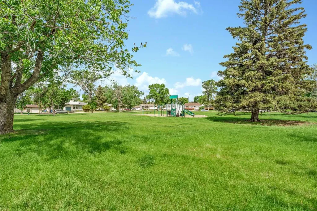 73 Mitchell Crescent NW Medicine Hat AB T1A 6V2