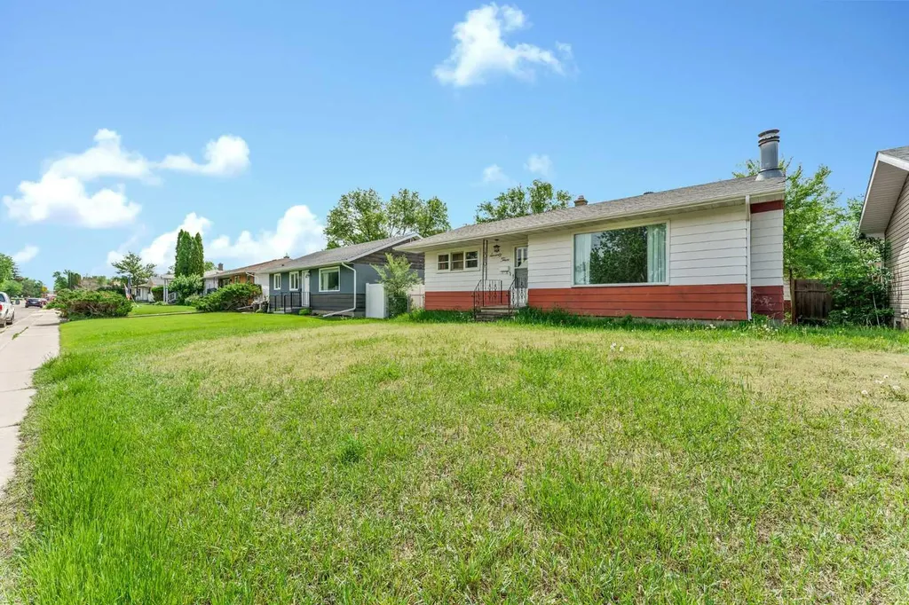 73 Mitchell Crescent NW Medicine Hat AB T1A 6V2