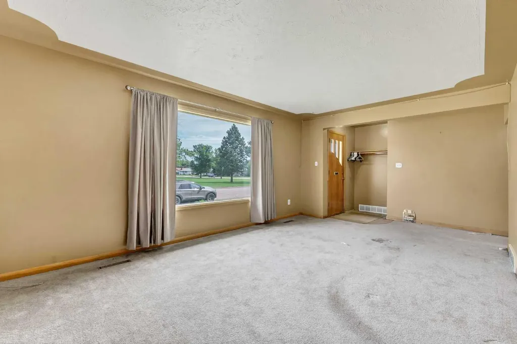 73 Mitchell Crescent NW Medicine Hat AB T1A 6V2
