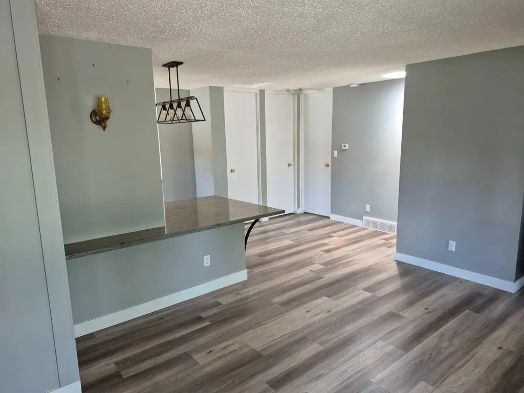 8525 95 Street Grande Prairie AB T8V3E4