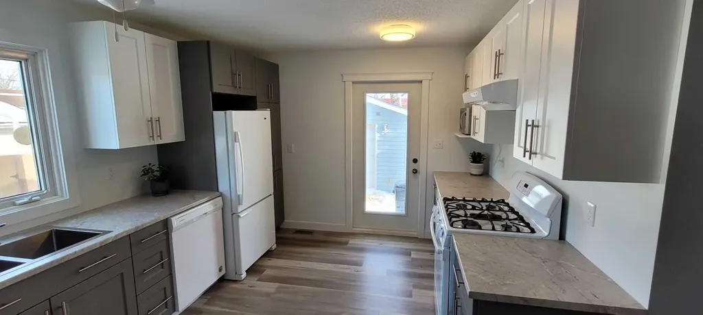 8525 95 Street Grande Prairie AB T8V3E4