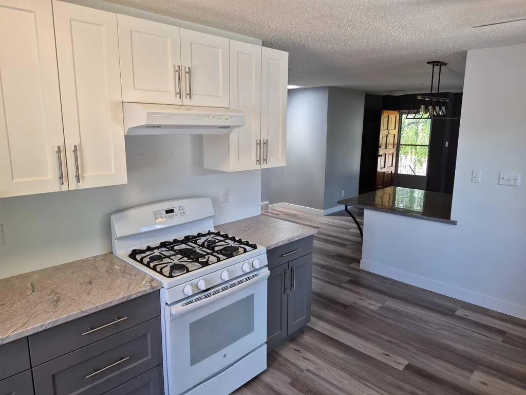 8525 95 Street Grande Prairie AB T8V3E4