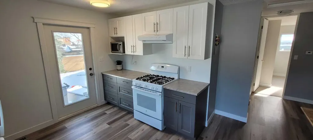 8525 95 Street Grande Prairie AB T8V3E4