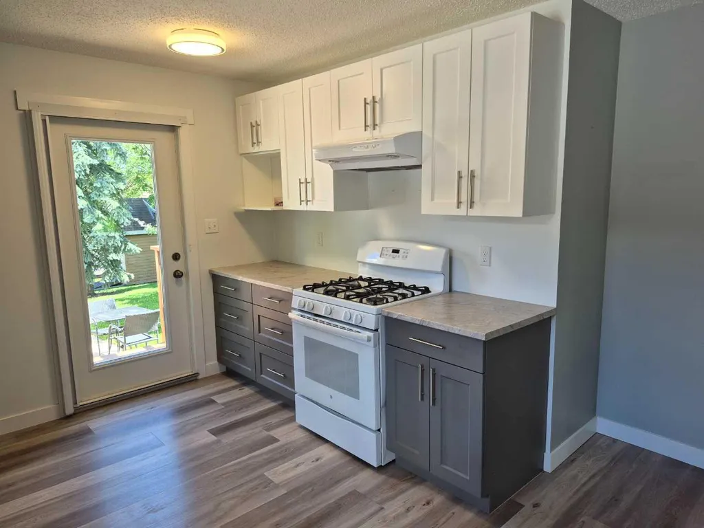 8525 95 Street Grande Prairie AB T8V3E4