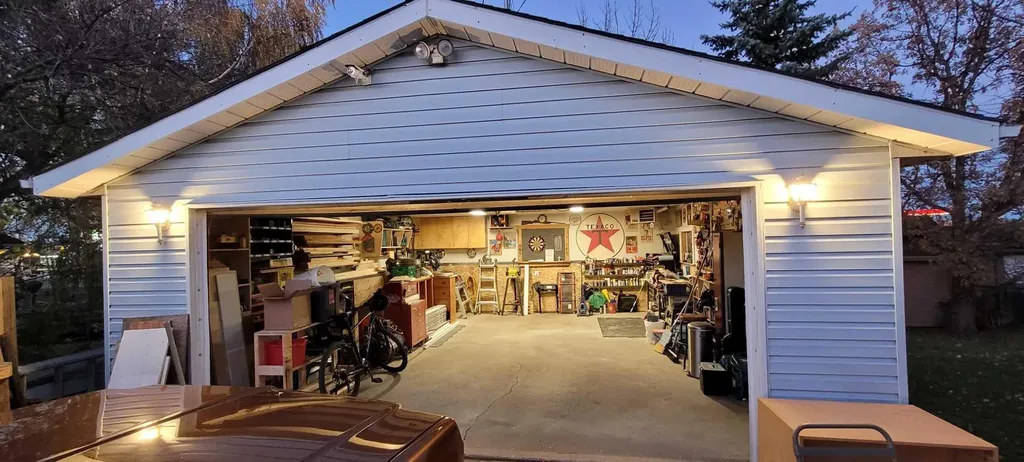 8525 95 Street Grande Prairie AB T8V3E4