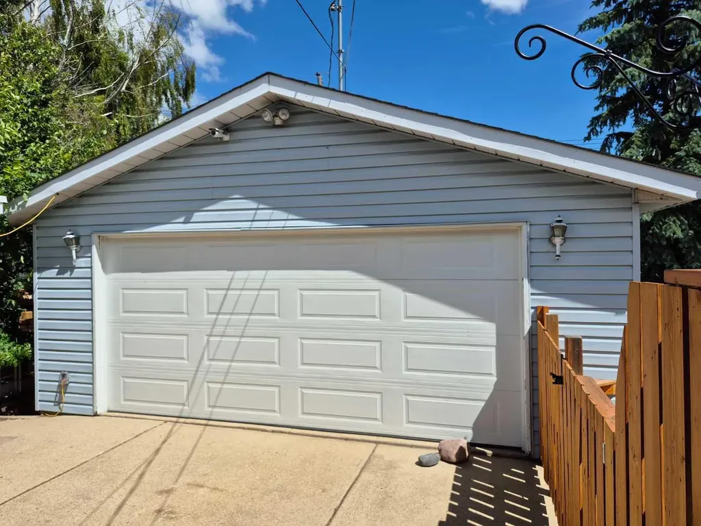 8525 95 Street Grande Prairie AB T8V3E4