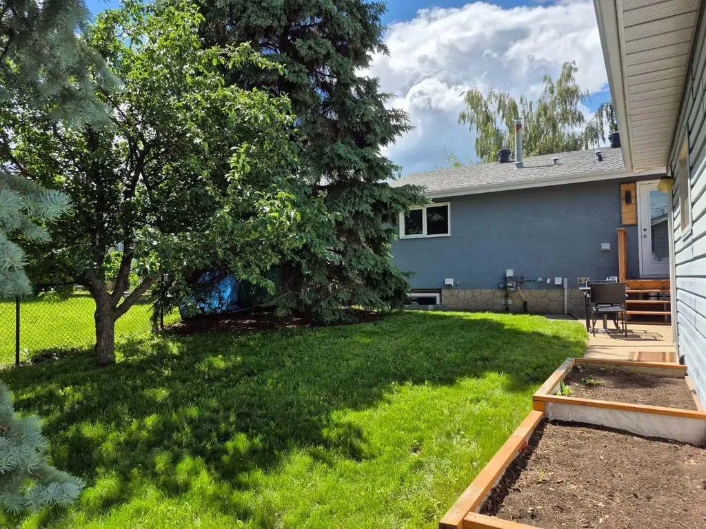 8525 95 Street Grande Prairie AB T8V3E4