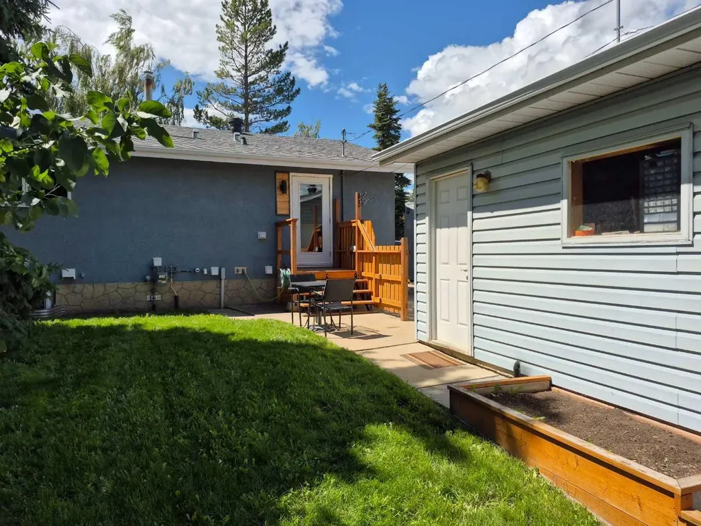 8525 95 Street Grande Prairie AB T8V3E4