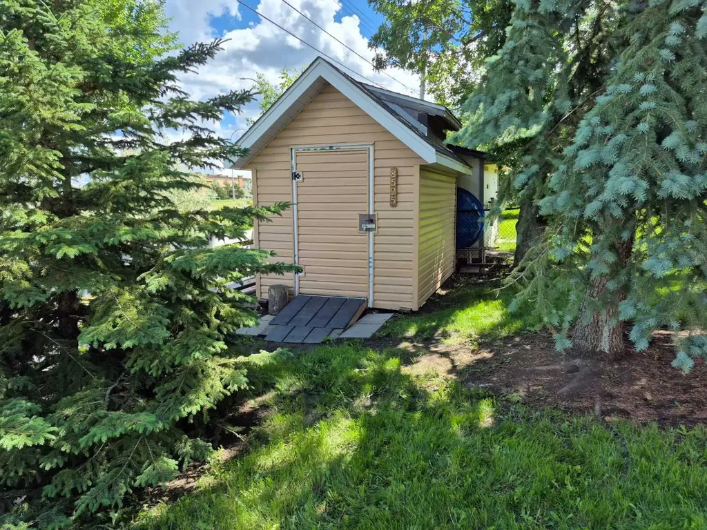 8525 95 Street Grande Prairie AB T8V3E4