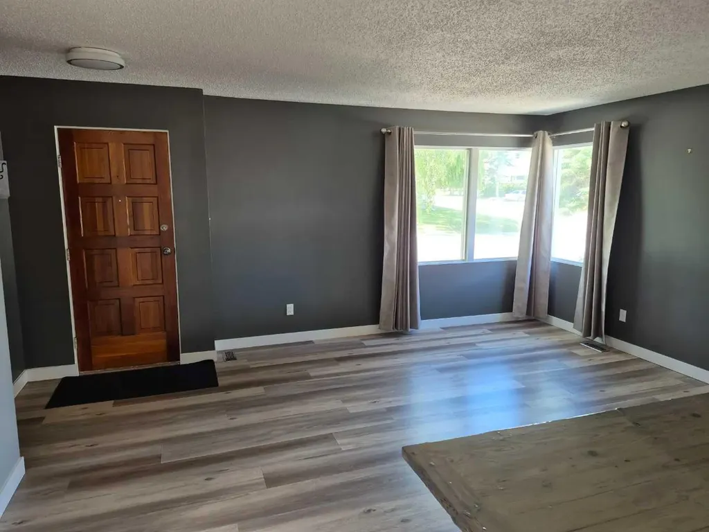 8525 95 Street Grande Prairie AB T8V3E4