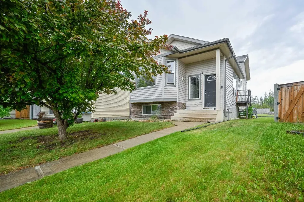 73 Pinnacle Avenue Grande Prairie AB T8W 2V8