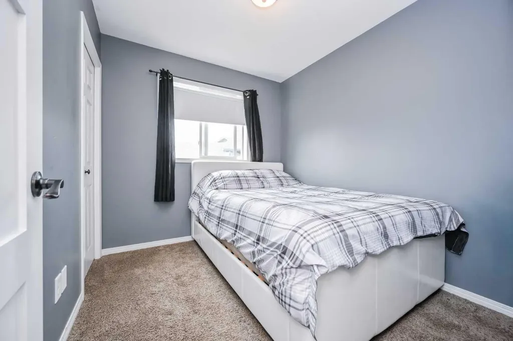 73 Pinnacle Avenue Grande Prairie AB T8W 2V8