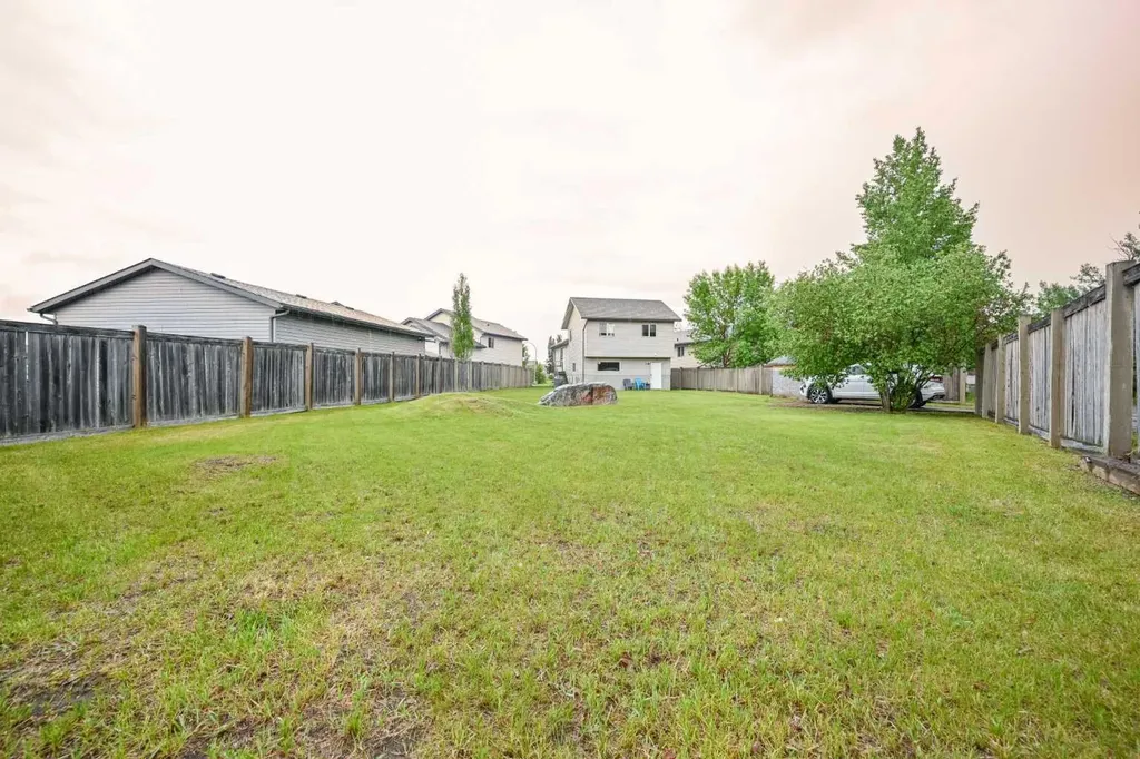 73 Pinnacle Avenue Grande Prairie AB T8W 2V8