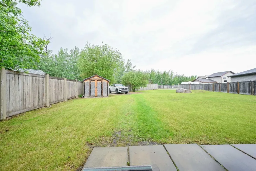 73 Pinnacle Avenue Grande Prairie AB T8W 2V8