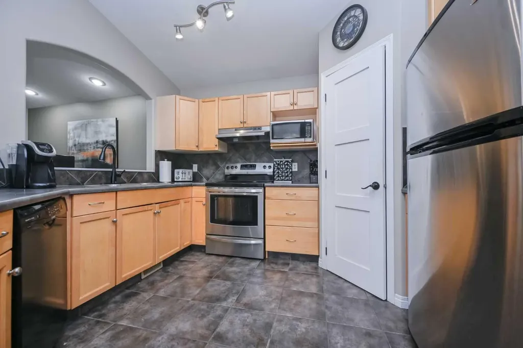 73 Pinnacle Avenue Grande Prairie AB T8W 2V8