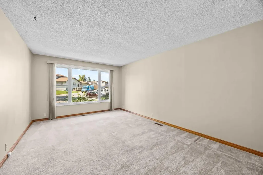 60 Ogmoor Crescent SE Calgary AB T2C2E9