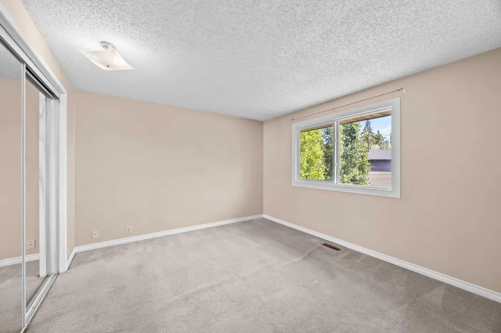 60 Ogmoor Crescent SE Calgary AB T2C2E9
