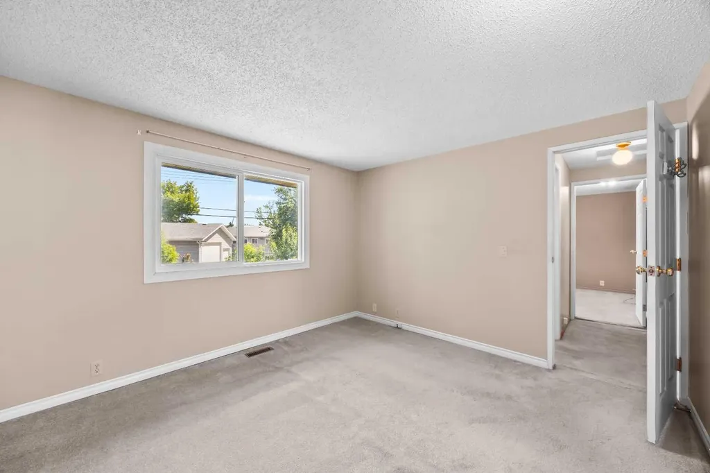 60 Ogmoor Crescent SE Calgary AB T2C2E9