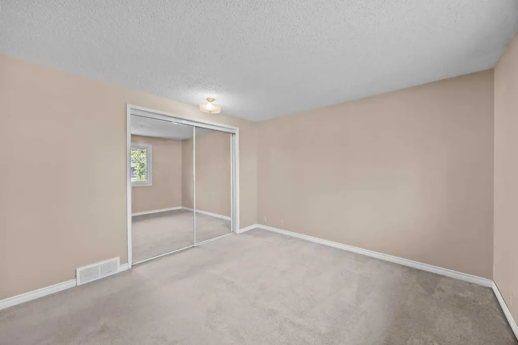 60 Ogmoor Crescent SE Calgary AB T2C2E9