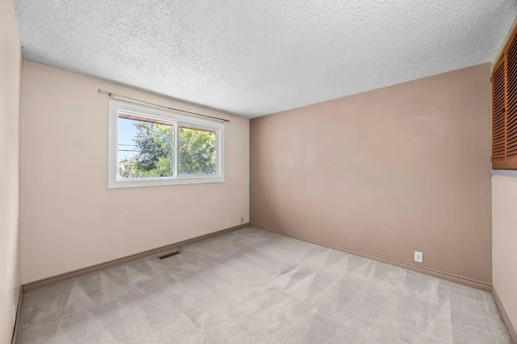 60 Ogmoor Crescent SE Calgary AB T2C2E9