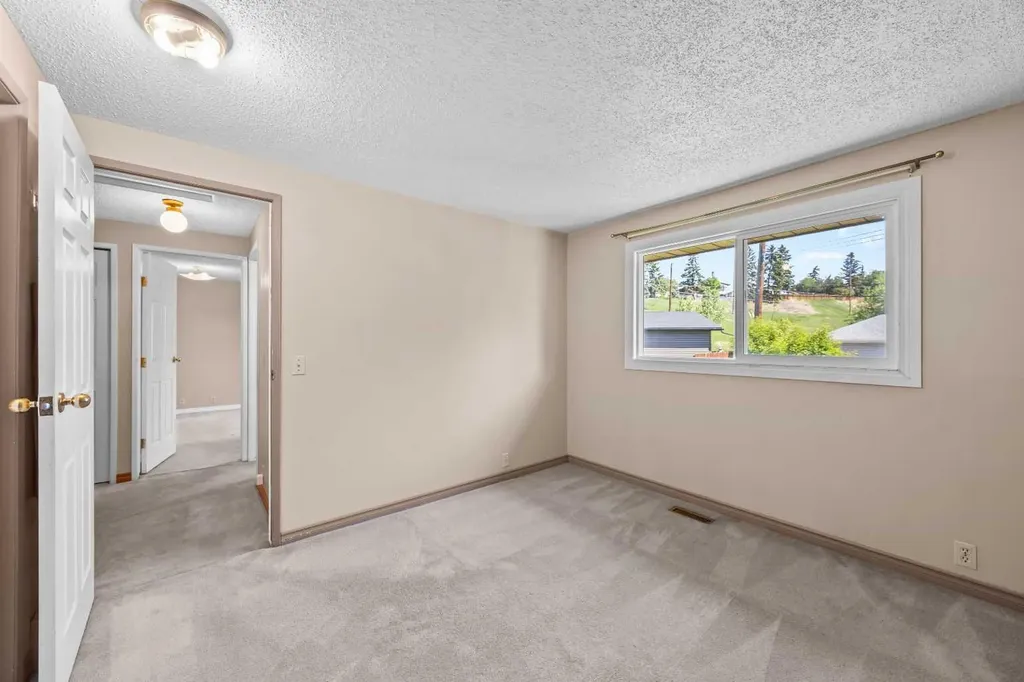 60 Ogmoor Crescent SE Calgary AB T2C2E9