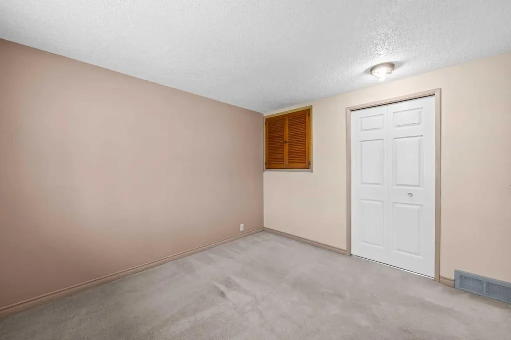 60 Ogmoor Crescent SE Calgary AB T2C2E9