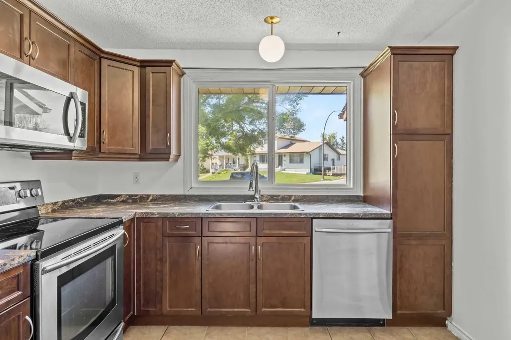 60 Ogmoor Crescent SE Calgary AB T2C2E9