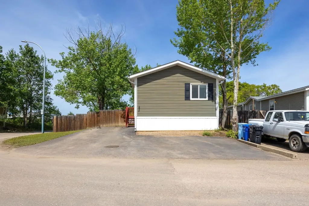 292 Greenwich Lane Fort Mcmurray AB T9H3Z3