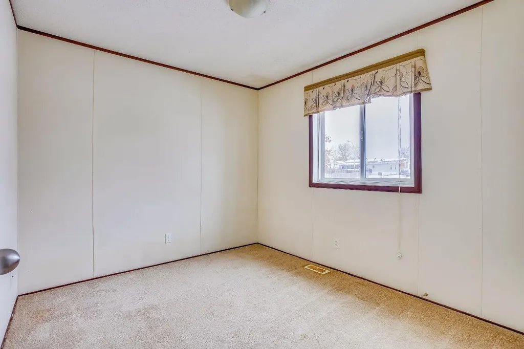 292 Greenwich Lane Fort Mcmurray AB T9H3Z3