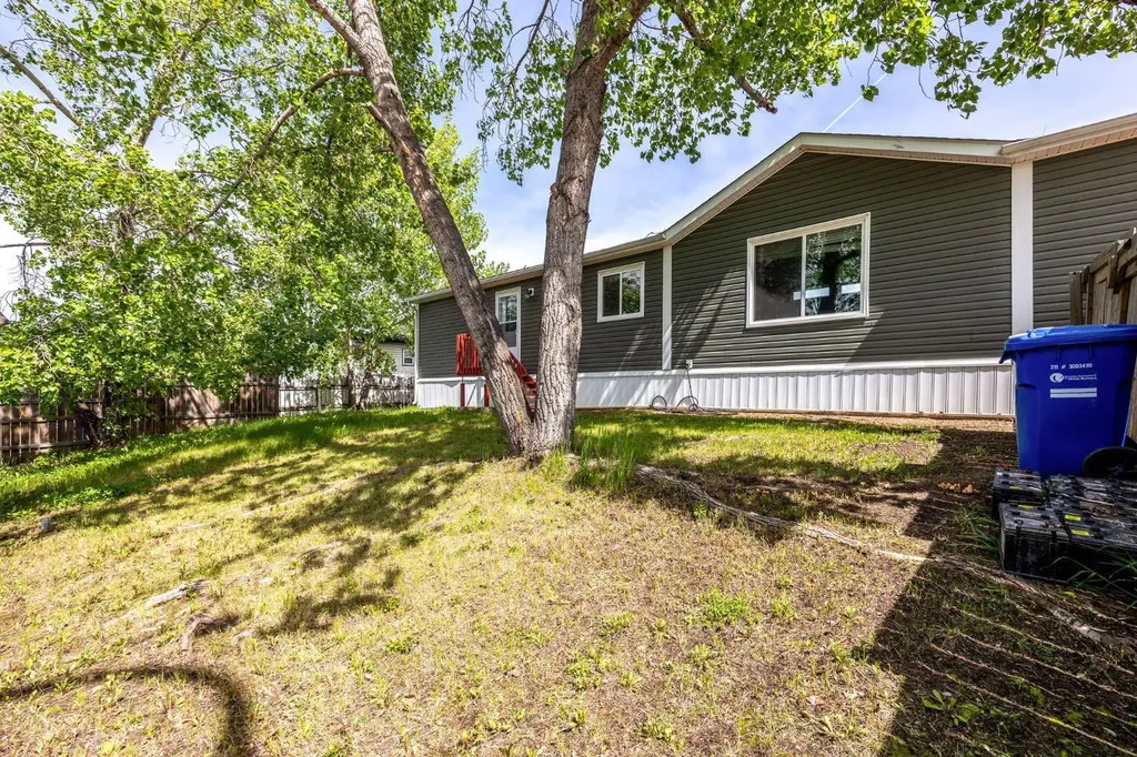 292 Greenwich Lane Fort Mcmurray AB T9H3Z3