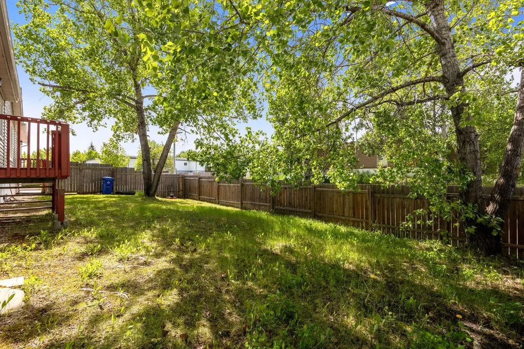 292 Greenwich Lane Fort Mcmurray AB T9H3Z3