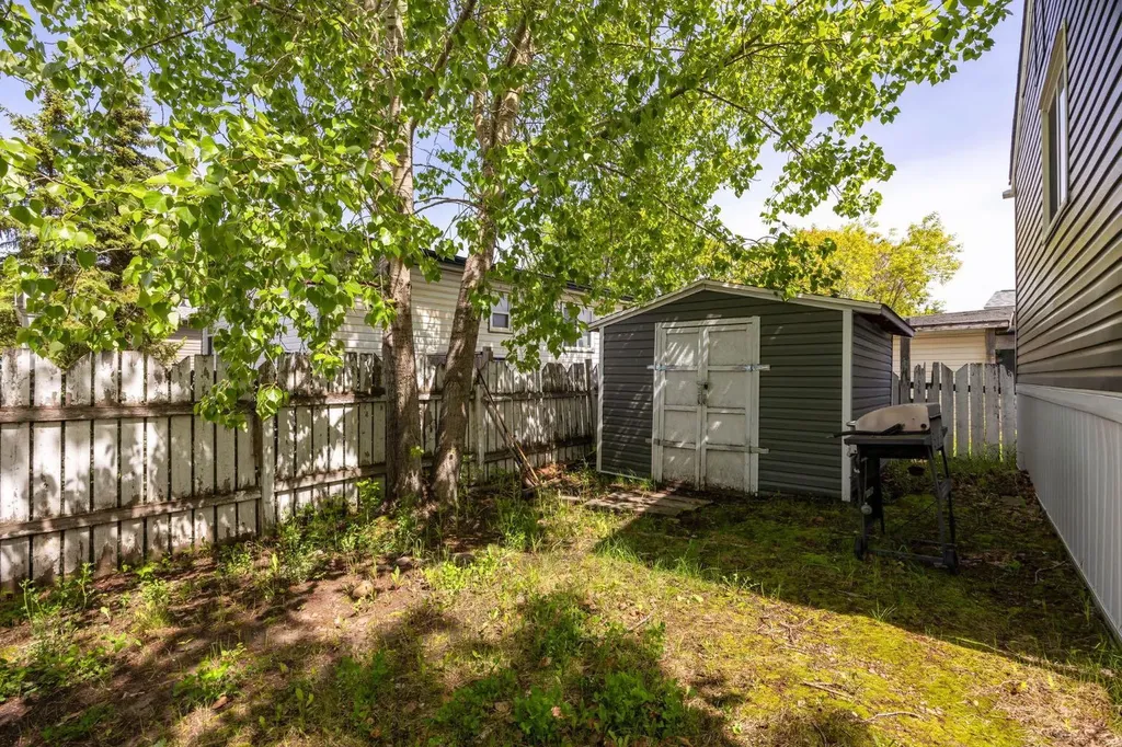 292 Greenwich Lane Fort Mcmurray AB T9H3Z3