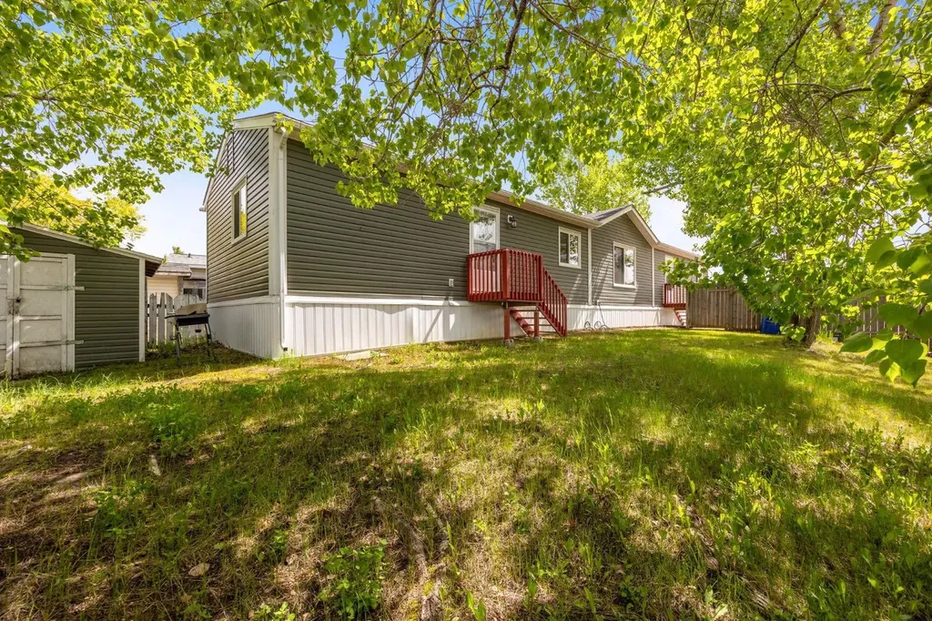 292 Greenwich Lane Fort Mcmurray AB T9H3Z3