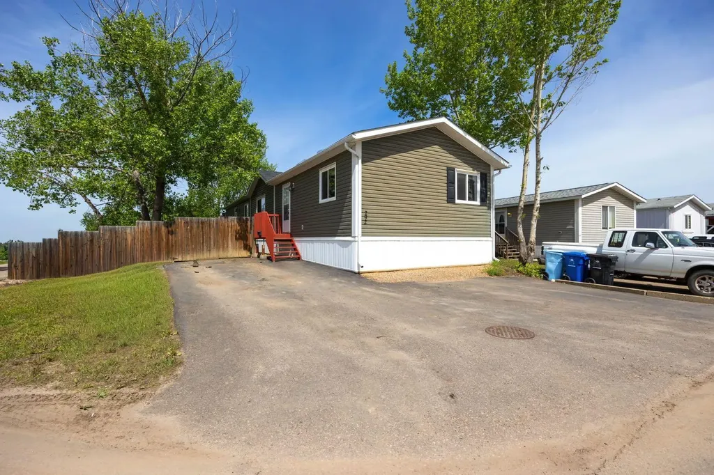292 Greenwich Lane Fort Mcmurray AB T9H3Z3