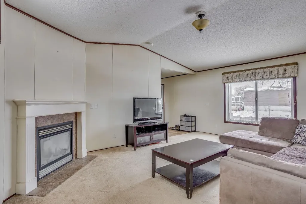 292 Greenwich Lane Fort Mcmurray AB T9H3Z3