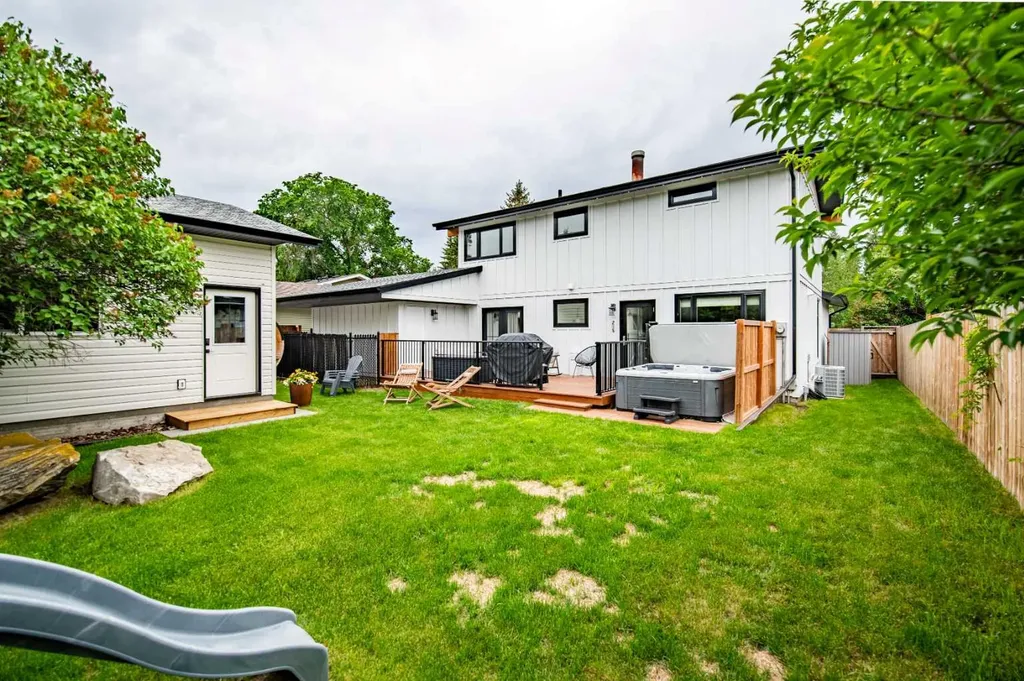 65 Selkirk Boulevard Red Deer AB T4N 0G5