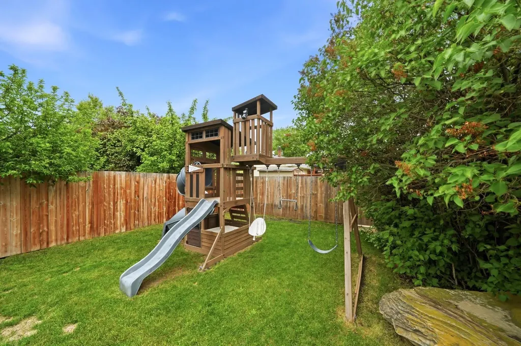 65 Selkirk Boulevard Red Deer AB T4N 0G5
