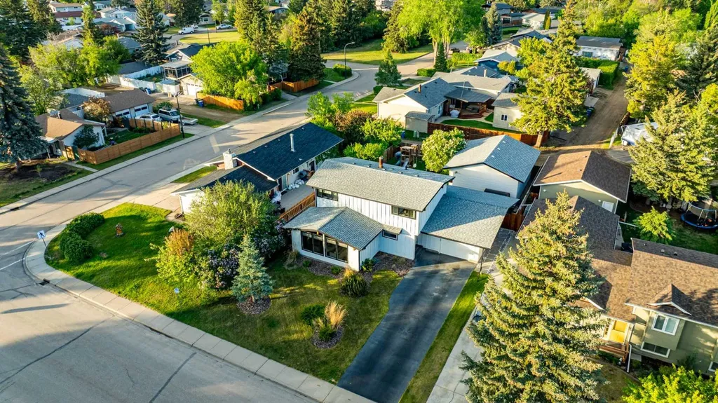 65 Selkirk Boulevard Red Deer AB T4N 0G5