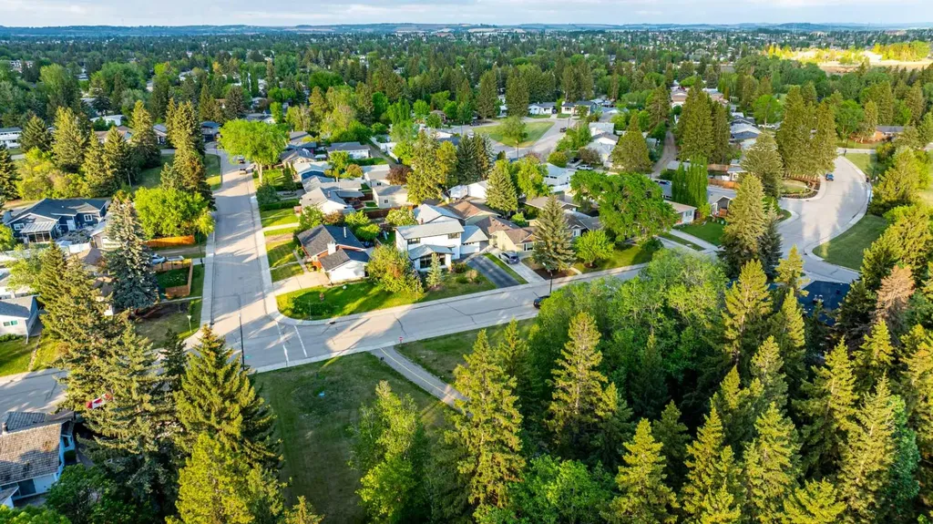 65 Selkirk Boulevard Red Deer AB T4N 0G5