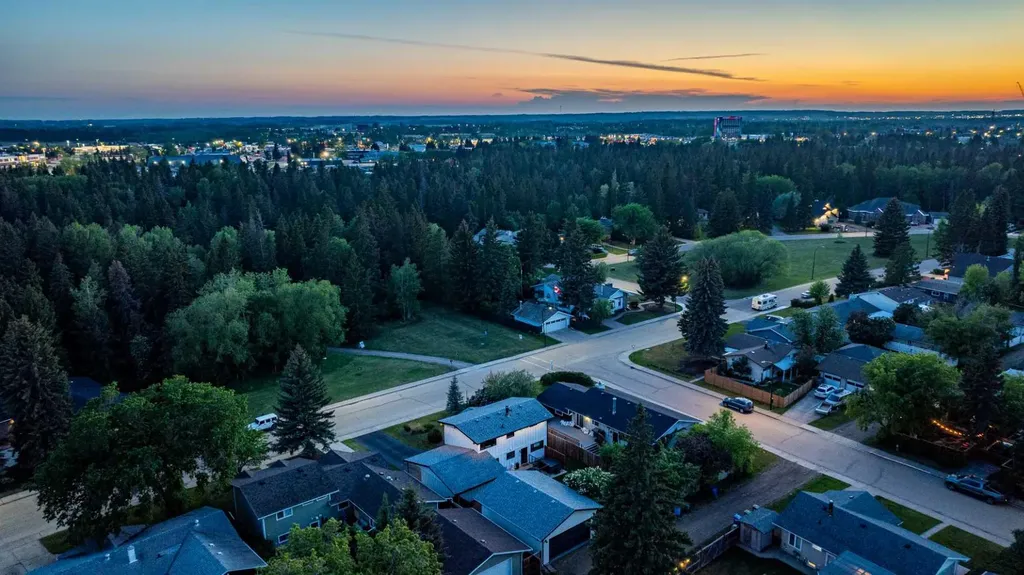65 Selkirk Boulevard Red Deer AB T4N 0G5